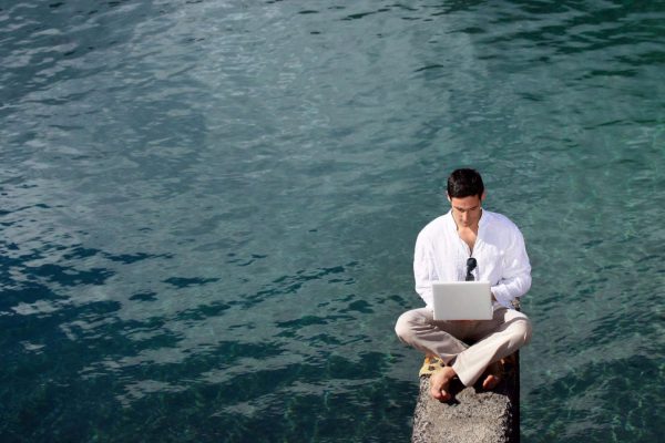 20150430171454_5_alternative_locations_get_work_done_when_need_escape_office_man_water_laptop_1_.jpeg